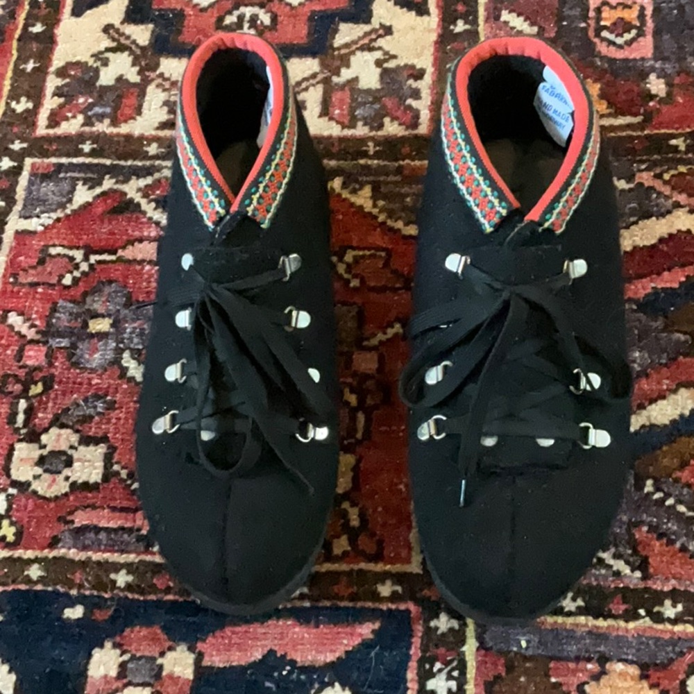Vintage Nye Nesna Norwegian wool loben boots